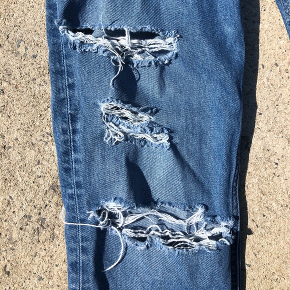 H&M Ripped Mom Jeans With Button Fly - Picture 5 of 5